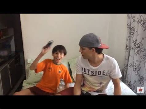 Primos gay fodendo intensamente e filmando tudo no quarto